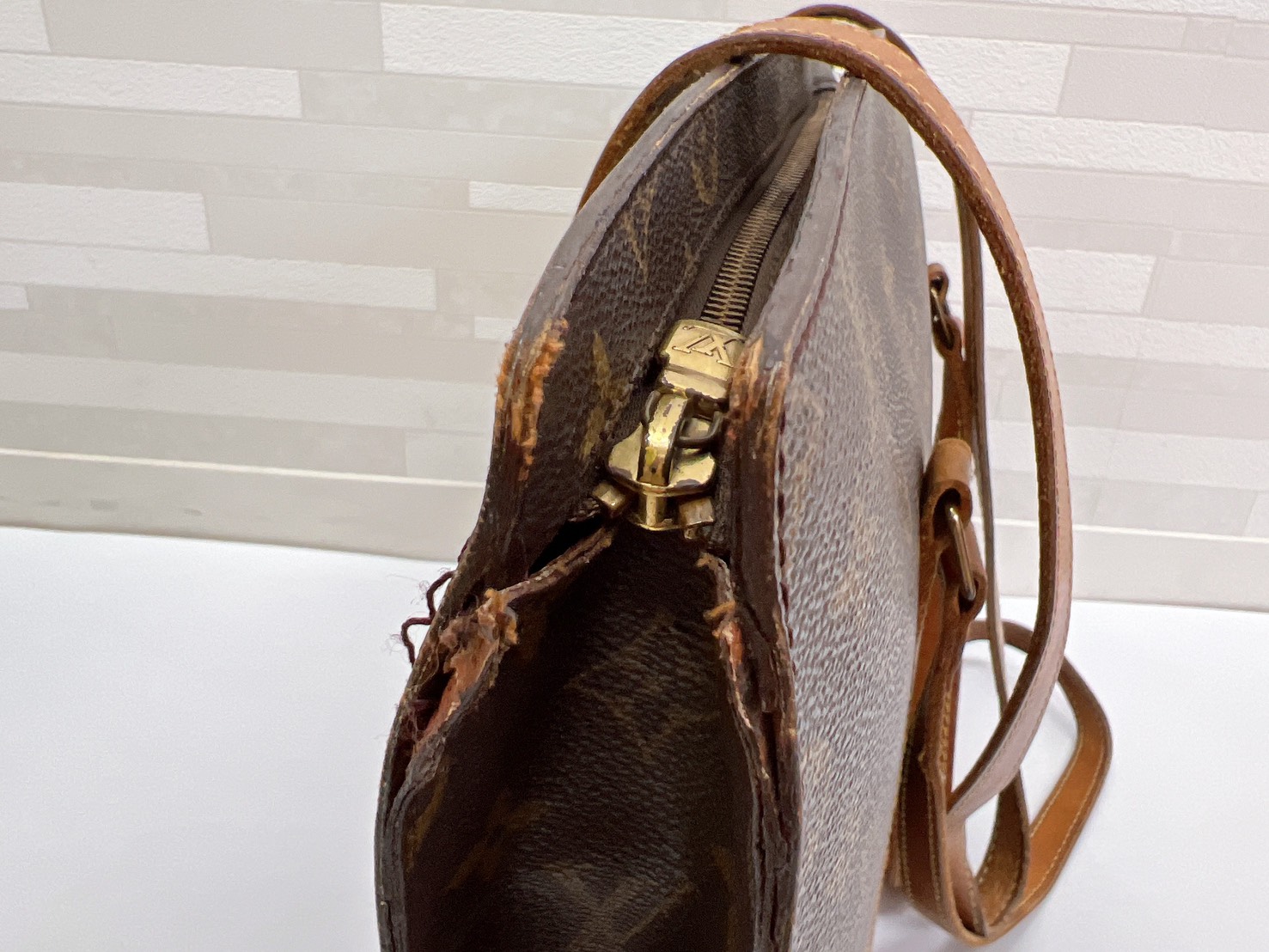 Louis Vuitton　破損あり　バッグ　お買取り